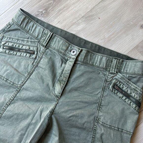Chicos Cropped Utility Cargo Style Olive Green Stretchy Pants Size 2 - Picture 3 of 6